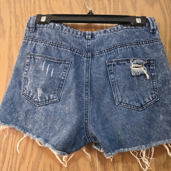 Very cute, high waste, distressed denim jean shorts. Great condition, size small - Picture 4 of 5